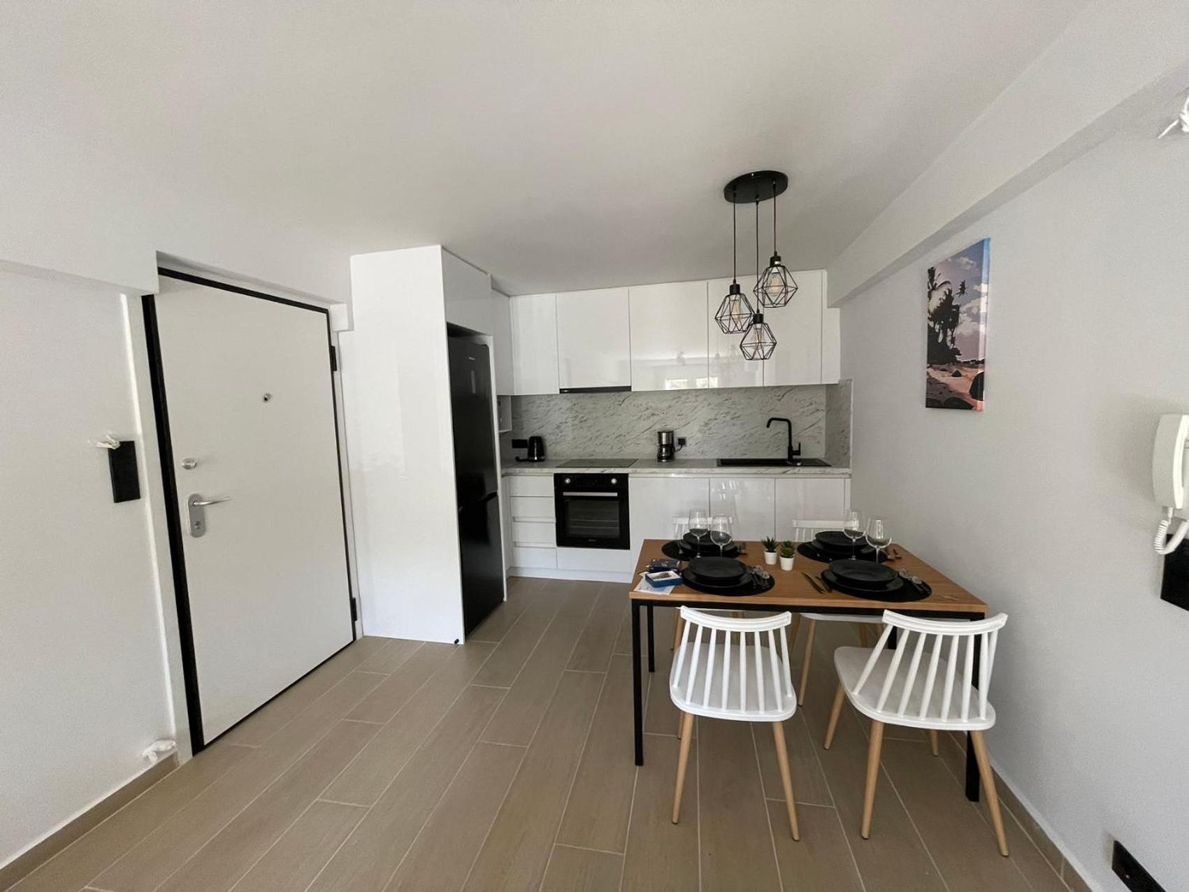 Wsd New! Amazing Lux 2bd Glyfada Near Sea Apartment Athen
